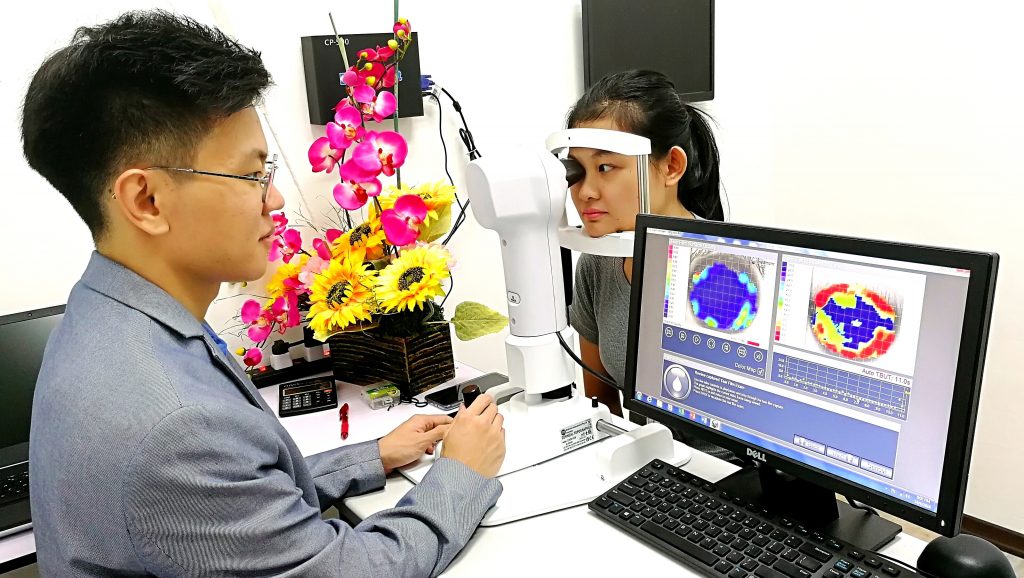 EYEPLUS OPTOMETRIST DRY EYE EXAMINATION PENANG